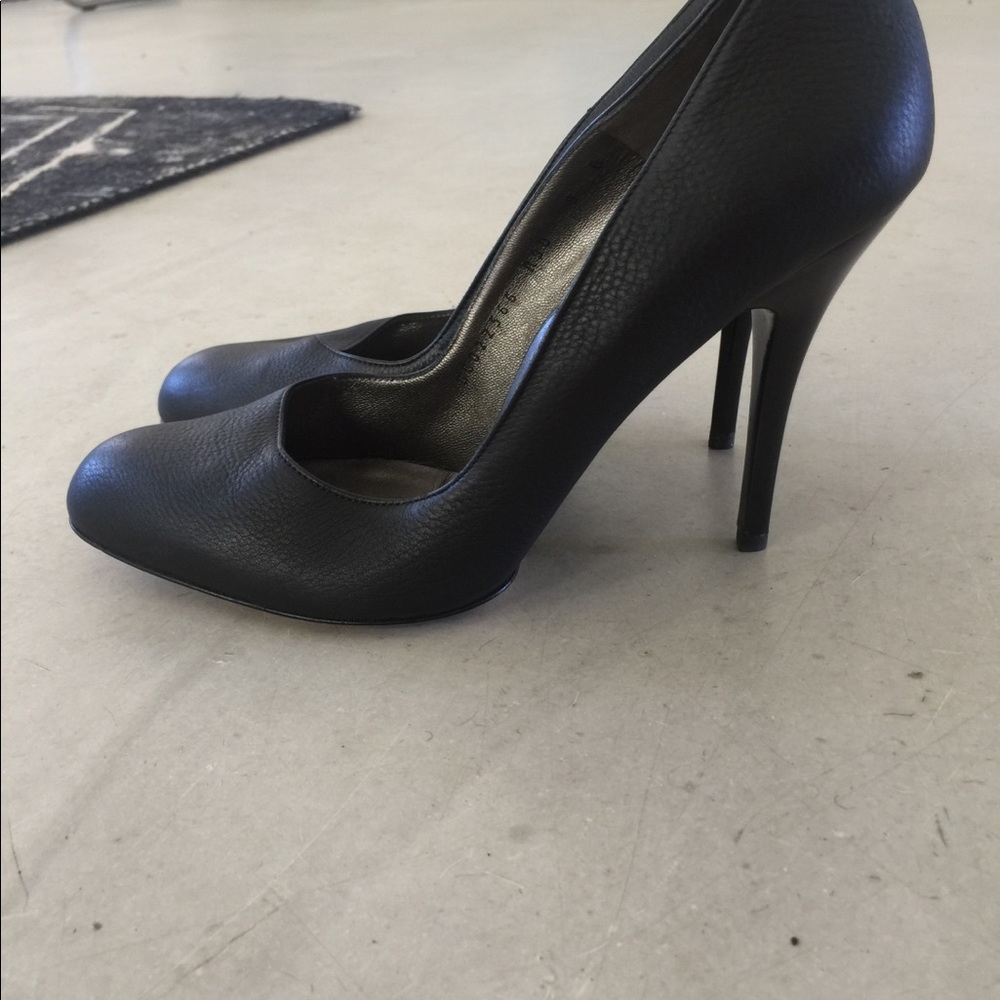 Salvatore Ferragamo leather pumps